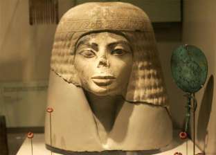 تمثال مصري عمره 3 آلاف عام يثير جدلا حول السفر عبر الزمن.. ما علاقة مايكل جاكسون؟