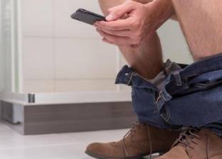 تجنب اصطحاب هاتفك إلى المرحاض: ستلاحقك الجراثيم