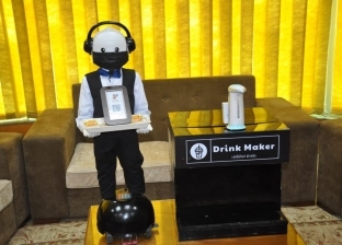 روبوت لتقديم المشروبات بالمقاهي في كفر الشيخ.. «طلبك في ثواني»