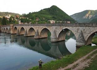 جسر درينا للمعماري سنان يتألق منذ 4 قرون في البوسنة