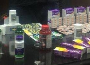 ضبط عامل بصيدلية يروج لأدوية مجهولة على "فيس بوك" بالإسكندرية