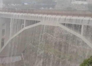بالفيديو| الأمطار الغزيرة في إيطاليا تحول الجسور إلى شلالات