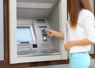 انتظام خدمات البنوك في «ATM» وتطبيقات التحويلات بعد تحديث التوقيت الشتوي