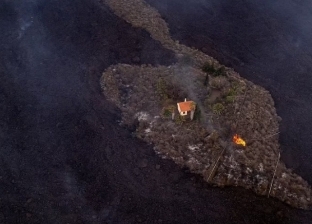 حمم بركان لا بالما الإسباني تبتلع «الناجي الوحيد»: دمار المنزل المعجزة
