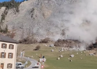 قرية سويسرية معرضة للتدمير خلال 25 يوما.. جبل كبير في طريقه للسقوط عليها