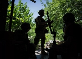 إزالة قنبلة يدوية صغيرة من صدر جندي أوكراني خلال عملية جراحية «صور»
