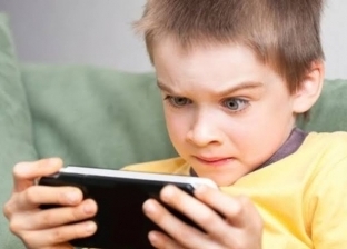 كارثة.. شاب يطلب من طفل تصوير والدته في لعبة إلكترونية: «هجيب لك هدية»