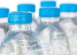 يقلل الخصوبة.. ماذا يفعل ماء الزجاجات البلاستيكية بالجسم؟