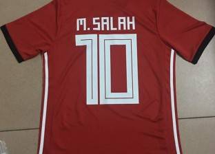 المصريون بلندن يدعمون صلاح في كأس العالم بـ"تيشيرتات" تحمل اسمه