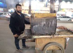 «شحات» خريج «سياحة وفنادق» يبيع البطاطا في شوارع الجيزة: «نفسي في محل»