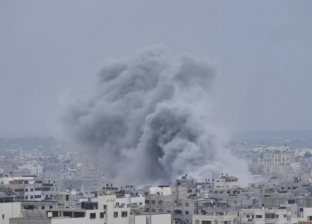 الاحتلال الإسرائيلي يقصف منزلين وسط قطاع غزة بعشرات الصواريخ