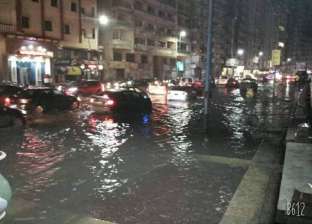 سقوط أمطار غزيرة على كفر الشيخ.. والدفع بسيارات شفط المياه