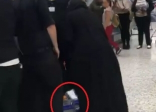 سيدتان تحاولان إخفاء بضاعة مسروقة تحت زي إسلامي بأحد متاجر لندن