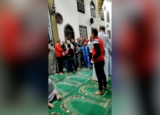 بعد واقعة إمام مسجد المنصورة.. الأزهر: من يخالف التباعد في الصلاة آثم
