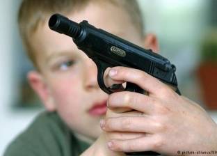 طفلان يستخدمان مسدس لعبة لسرقة سيدتين بألمانيا