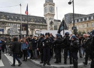 تظاهرات وإضرابات في باريس تزامنا مع مناقشة قانون إصلاح نظام التقاعد