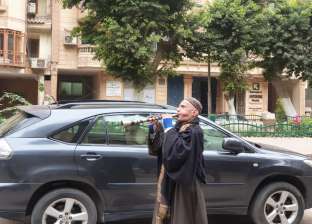 بمزمار وفرقة.. «يونس» يعزف في شوارع القاهرة: عندي 5 بنات ونفسي أجوزهم