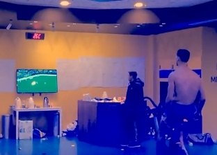 شاهد رونالدو يتابع أول مباراة للنصر السعودي بطريقة غريبة «فيديو»
