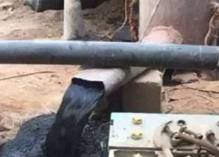 بالفيديو| تدفق النفط بغزارة من بئر مزارعة مواطن سعودي