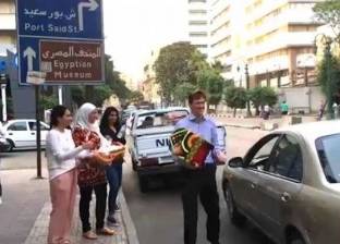 بالفيديو| "وزع التمر وطبخ الفتة".. السفير البريطاني يغادر مصر قريبا