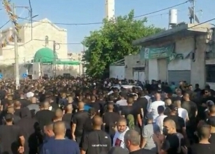 الشرطة الإسرائيلية تعتدي على مشاركين بجنازة شهيد فلسطيني «فيديو»