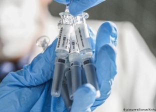 مقاطعة أونتاريو الكندية تبدأ التطعيم ضد فيروس كورونا في تورونتو