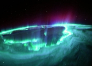 صور لاصطدام عاصفة شمسية قوية بالأرض.. أضاءت الجزء الشمالي من العالم