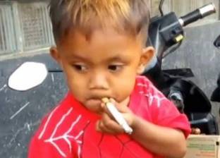 بالفيديو| طفل عمره عامان ونصف يدخن 40 سيجارة يوميا