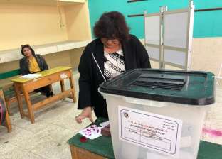 وزيرة الثقافة تشيد بالإقبال الكثيف على لجان الاستفتاء