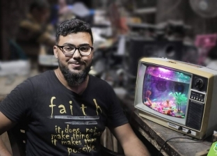 محمد غزاوي يحول تليفزيون خردة إلى حوض سمك بديع: نقاوم الاحتلال بالفن
