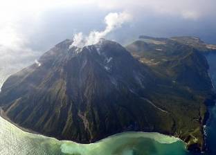 بالفيديو| لحظة ثوران بركان سومطرة في إندونيسيا