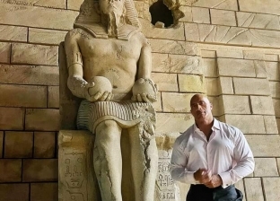 بعد صورته أمام تمثال أثري.. حقيقة تصوير فيلم دوين جونسون «ذا روك» بمصر