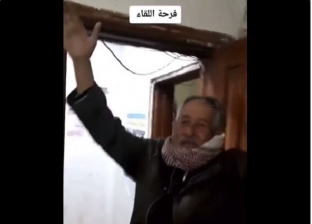 فرحة أب سوري أعد قبرا لدفن أفراد أسرته وفوجئ بنجاتهم من الزلزال.. «فيديو»