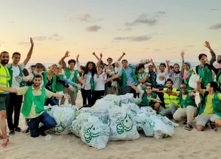 عملة "بح" بديلا للبلاستيك.. مبادرة صديقة للبيئة بشواطئ الإسكندرية