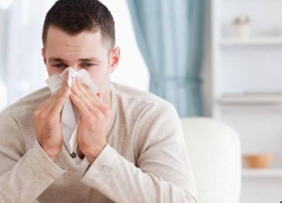 كيف تفرق بين فيروس كورونا والإنفلونزا؟.. استشاري مناعة يجيب