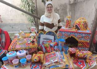 المدفع بـ20 جنيها.. «شيرين» تعيد تدوير المخلفات لصنع مجسمات رمضانية