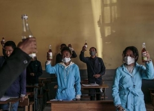 مدغشقر تجبر التلاميذ على شرب "شاي الشيح" لمواجهة كورونا
