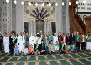 المشاركون بمسابقة الأوقاف العالمية للقرآن الكريم يزورون مسجد الحصري