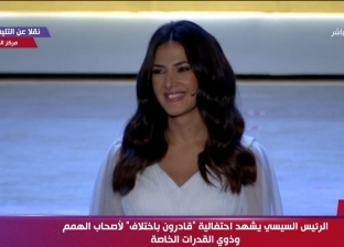 دنيا سمير غانم تقدم أغنية «بلادي اسلمي» أمام الرئيس (صور)