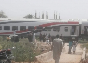 اصطدام قطار روسي بتوك توك في محافظة قنا دون تعطل خط السكة الحديد