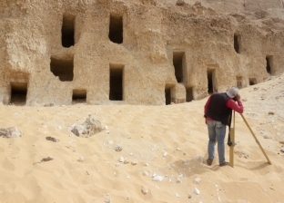 اكتشاف مقابر صخرية بطرز مختلفة في جبانة الحامدية شرق سوهاج