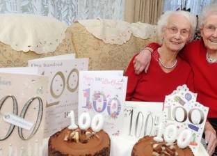 توأمان في بريطانيا يحتفلان بمرور 100 عام على حياتهما معا