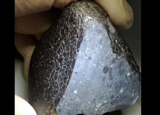 أسرار جديدة عن «الجمال الأسود» في عالم الأحجار الكريمة والصخور النيزكية