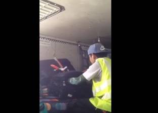 بالفيديو| الكاميرا تكشف عامل مطار يسرق حقائب المسافرين