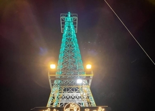 صاحب كافية يدشن مجسما لـ«برج إيفل» بالزقازيق: «خيمة باريس بقعدة بدوي»