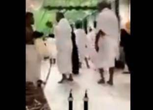 بالفيديو| "فعل خارج" في الحرم المكي يثير موجة غضب بالسعودية