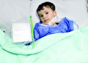 «ريان» الطفل المصري الوحيد الذي تلقى حقنة ثمنها 34 مليون جنيه.. ووالده: حالته تتحسن