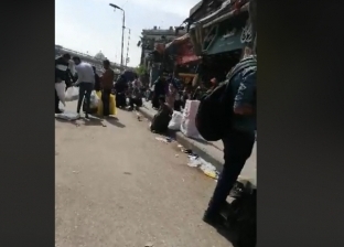 فيديو.. زحام في سوق العتبة قبل إغلاقه من قبل الأمن