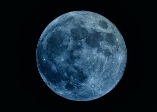 خبيرة أبراج تقدم نصائح وقت ظهور القمر العملاق الأزرق: هناك حظ وقلق وتوتر