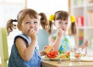 «الصحة» تحذّر من مخاطرها.. 3 أطعمة تصيب الأطفال بالحساسية